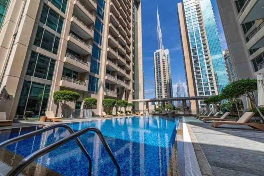 Condo At Heart Of Downtown Next To Burj Khalifa Dubai Exteriör bild